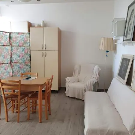 Centro Citta Con Posto Auto Privato E Giardino Condominiale Apartment *